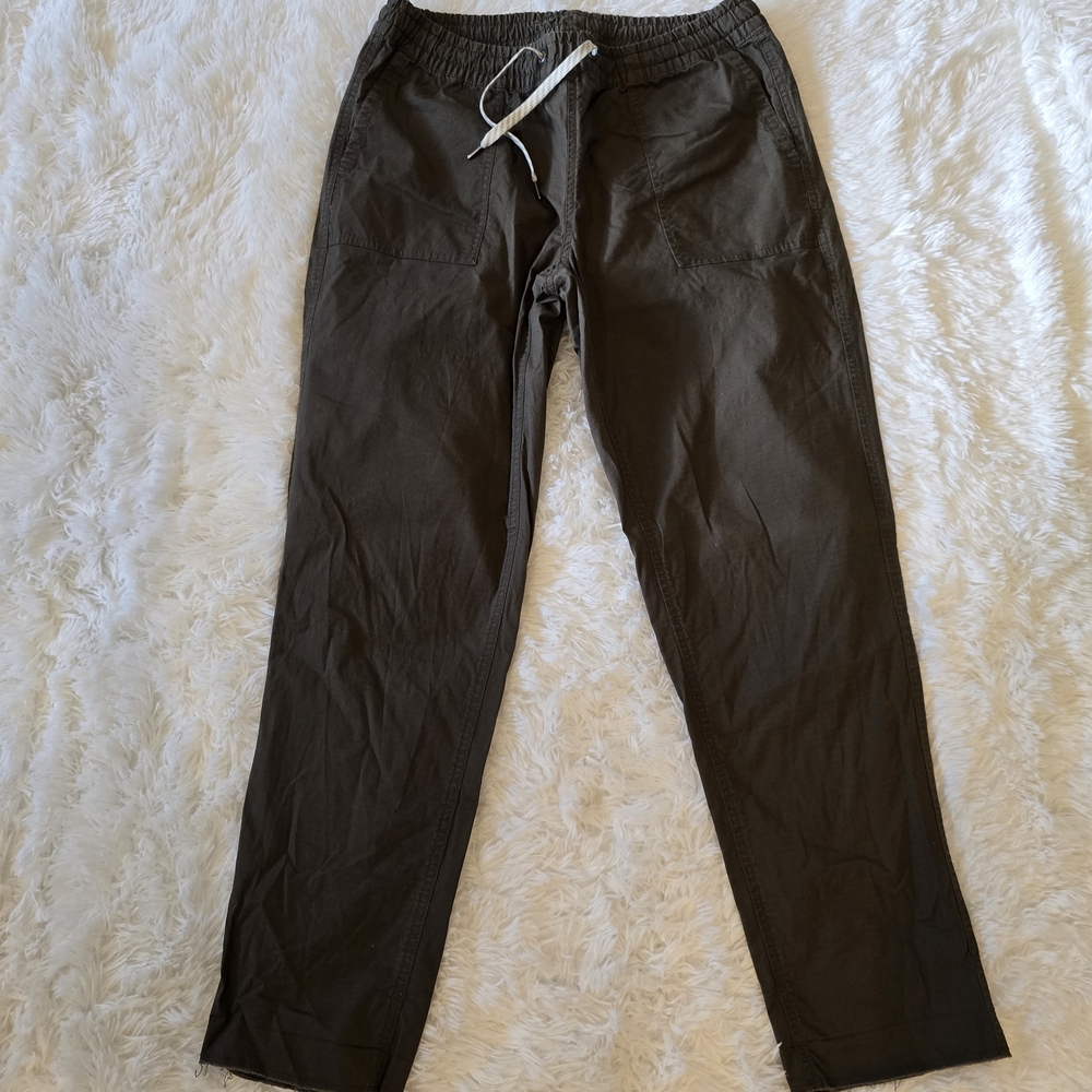 Vuori Olive Green Vintage Rip Stop Pants. Size M. EUC.